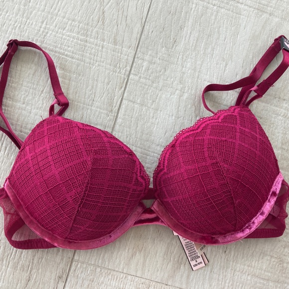 Victoria’s Secret push-up bra. 32B, NWT - Picture 2 of 6